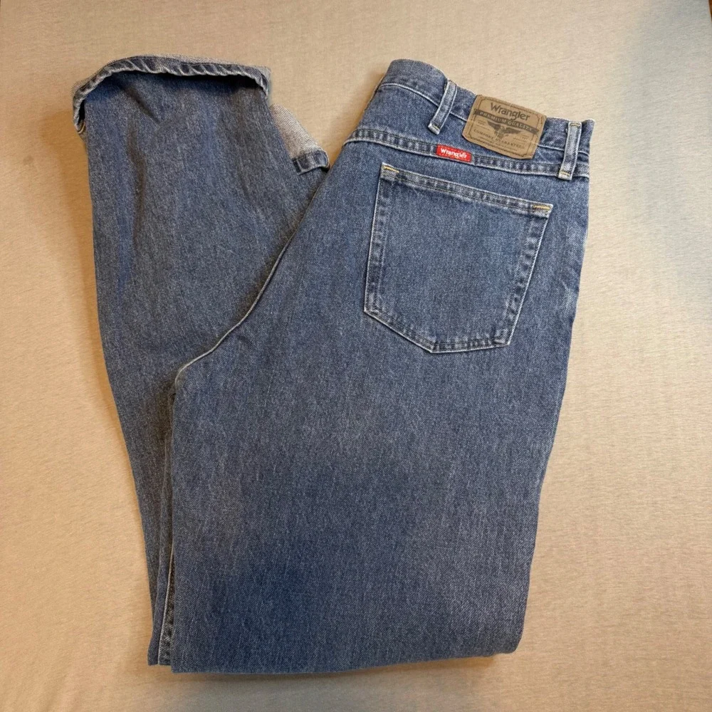 VTG Wrangler Relaxed Fit Mens Jeans 36x34 Medium Wash Blue Denim 97601VR